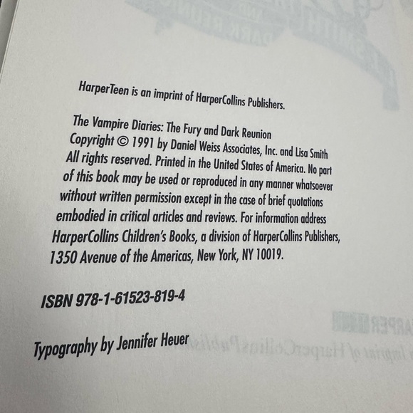 Vampire Diaries Book 1 & Beautiful Creatures Book 1 with poster - Picture 9 of 13